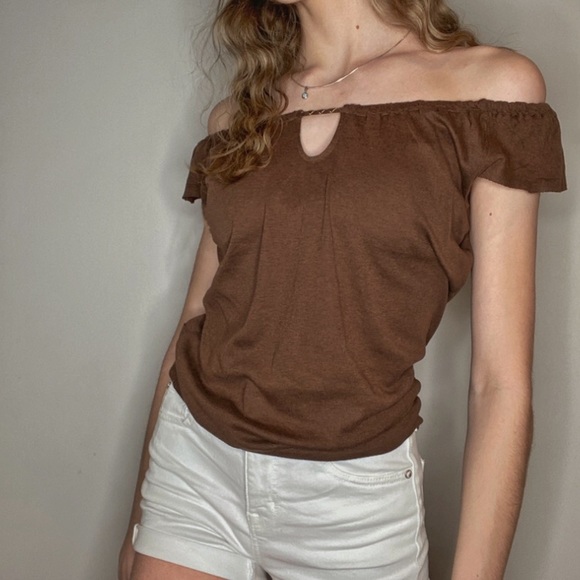 HOST PICK ⭐️2/$35⭐️  Y2K Brown Off the Shoulder Open Back Top - Picture 3 of 7